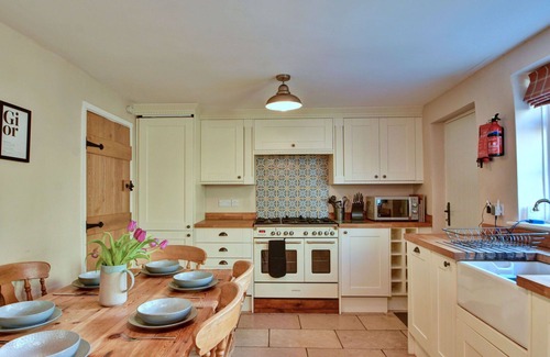 Bellerby House | Beautiful villa for 6 guests with hot tub, WIFI, terrace, pets allowed and parking