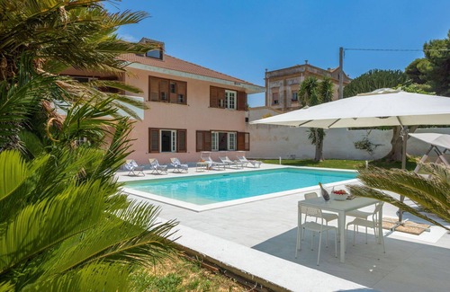 Marsala House | Beautiful villa for 8 guests with hot tub, A/C, private pool, WIFI, TV, terrace and parking