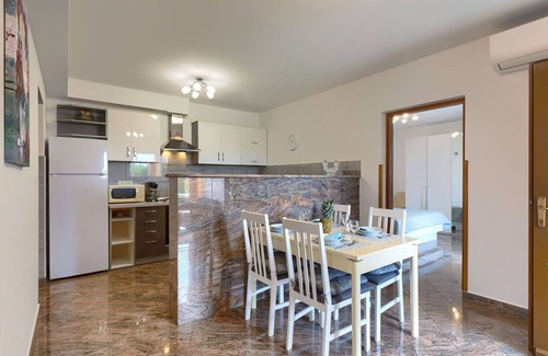 Martinski House | Beautiful villa for 8 people with A/C, WIFI, private pool, TV and terrace