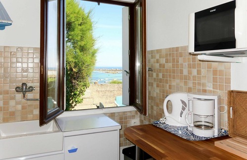 Cleder House | Beautiful villa for 2 guests with TV, patio and parking