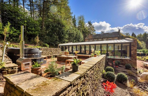 Macclesfield House | Beautiful villa for 19 guests with private pool, WIFI, hot tub, terrace and parking