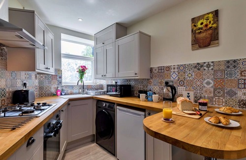 New Mills House | Beautiful villa for 2 people with WIFI, pets allowed and parking