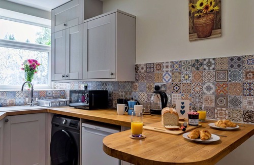 New Mills House | Beautiful villa for 2 people with WIFI, pets allowed and parking
