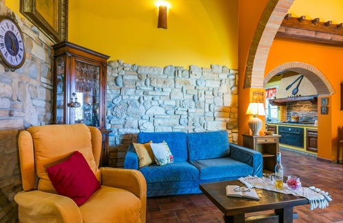 Fucecchio Villa | Beautiful villa for 4 guests with WIFI, private pool and TV