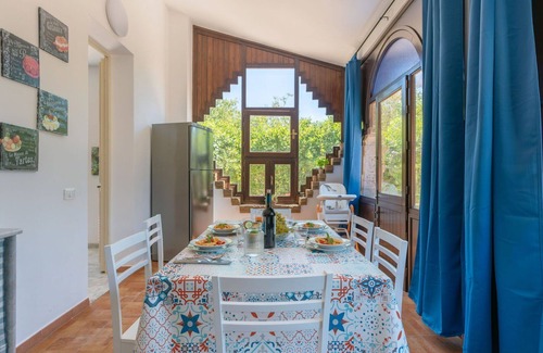 Misilmeri House | Beautiful villa for 10 guests with WIFI, private pool, A/C, TV, terrace, pets allowed and parking