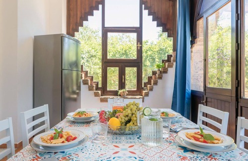 Misilmeri House | Beautiful villa for 10 guests with WIFI, private pool, A/C, TV, terrace, pets allowed and parking