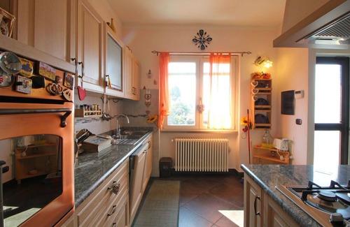 Montignoso Villa | Beautiful villa for 5 people with WIFI, TV, balcony and panoramic view, close to Forte Dei Marmi