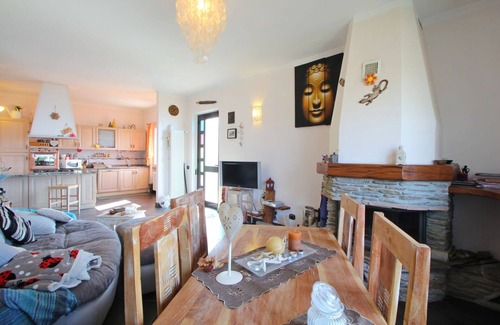 Montignoso Villa | Beautiful villa for 5 people with WIFI, TV, balcony and panoramic view, close to Forte Dei Marmi