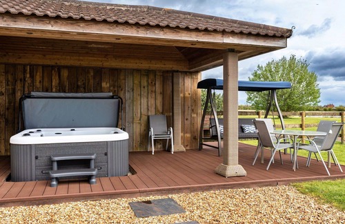 Lympsham House | Beautiful villa for 12 guests with hot tub, WIFI, terrace and pets allowed