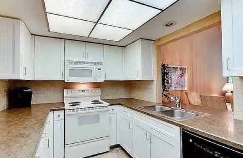 Sarasota House | Beautiful Villa in Private Resort-Style Community
