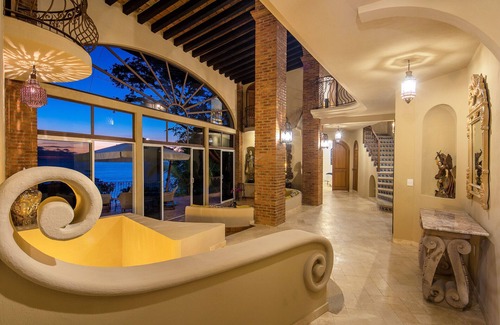 Conchas Chinas House | Beautiful Villa, Amazing Views in Upper Conchas Chinas, 6-9 Bedrooms