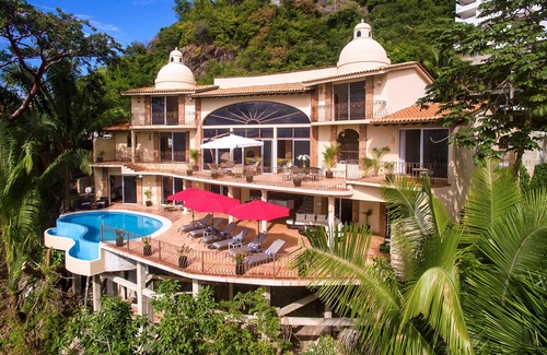 Conchas Chinas House | Beautiful Villa, Amazing Views in Upper Conchas Chinas, 6-9 Bedrooms