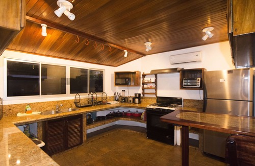 Manuel Antonio Villa | Beautiful Villa-Ocean/Sunset Views-Lots of Amenities-Great Location-Yacht Access