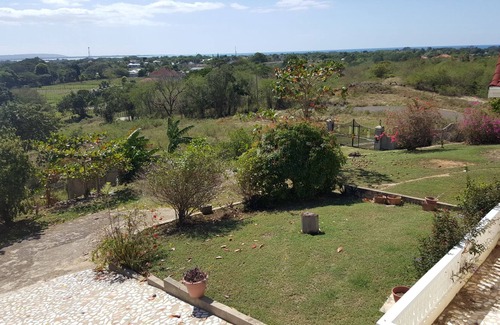 Black River Villa | Beautiful Villa on the hill with a Tropical View
