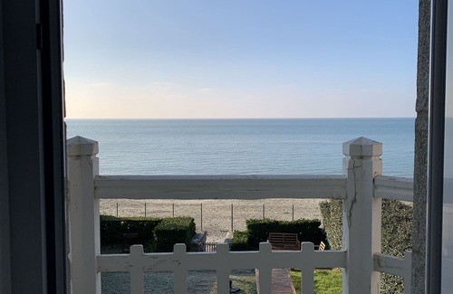 Granville Villa | Beautiful villa on the seafront on the beach