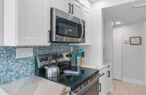 Anna Maria Condo | Beautiful Villa, Perfect Small Getaway. Close to beach, beach gear provided!