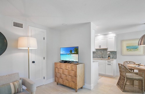Anna Maria Condo | Beautiful Villa, Perfect Small Getaway. Close to beach, beach gear provided!