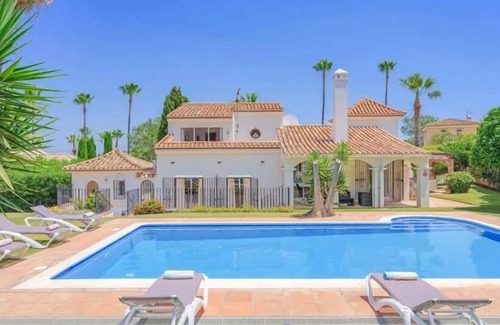 Sotogrande Villa | Beautiful Villa set in a quiet cul-de-sac close to all amenities