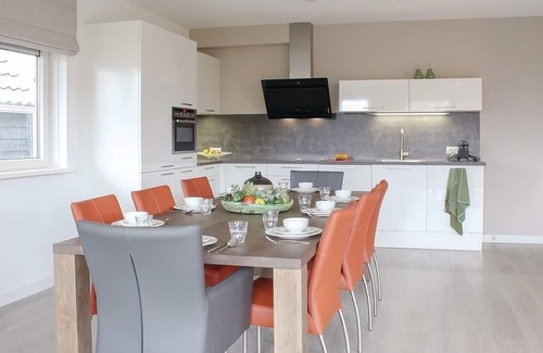 Idskenhuizen House | Beautiful villa with sauna, in a holiday park on the water in Friesland