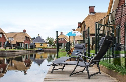 Idskenhuizen House | Beautiful villa with enclosed garden, in a holiday park in Friesland