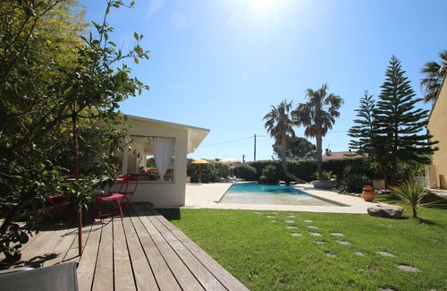 La Farlede Villa | Beautiful villa with garden, swimming pool and jacuzzi close to all amenities