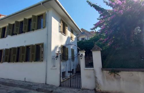 Adalar Villa | Beautiful Villa with Garden Princess Islands