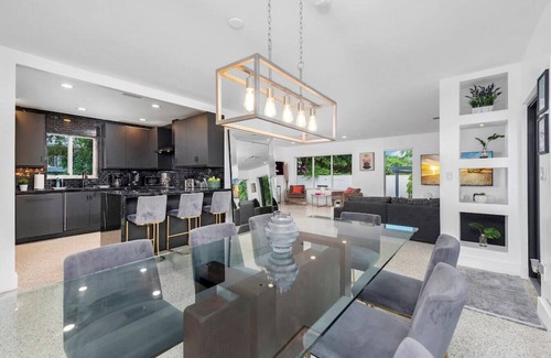 Northeast Miami House | Beautiful Villa with heated pool, Fits 14 !