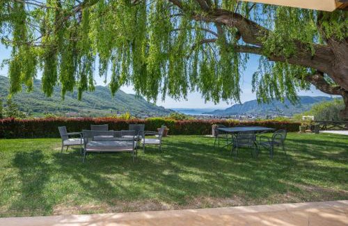 Costermano Villa | Beautiful villa with private garden and pool