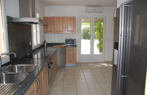 Sablet House | Beautiful villa with pool and garden 10km from Vaison-LaR, fully air-conditioned.