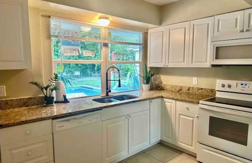 Golden Glades House | Beautiful Villa with Pool in awesome Miami!