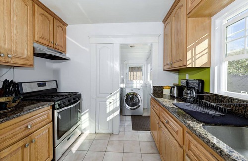 Eastside House | Beautiful Vintage Home.Great Value!