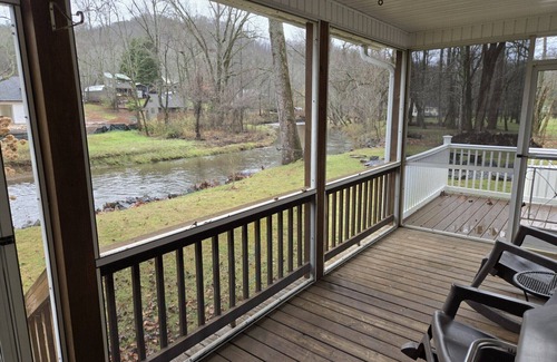 Hayesville Cabin | Beautiful Water-Front Cabin with Firepit in Hayesville NC