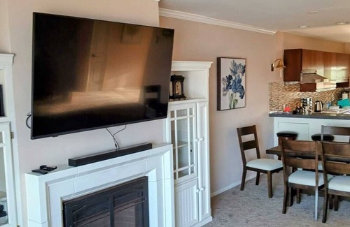 Central Mission Beach Condo | Beautiful Water front Condo overlooking Mission Bay