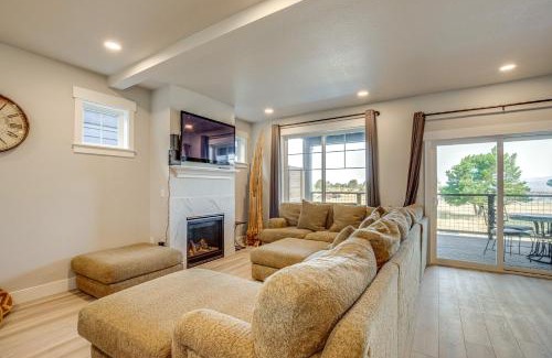 Hammond House | Beautiful Water Views Coastal Oregon Townhome!