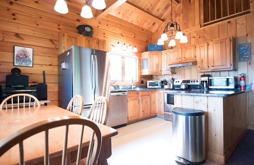 Woodstock Cabin | Beautiful Waterfront Log Home, Nestled in the White Mountains