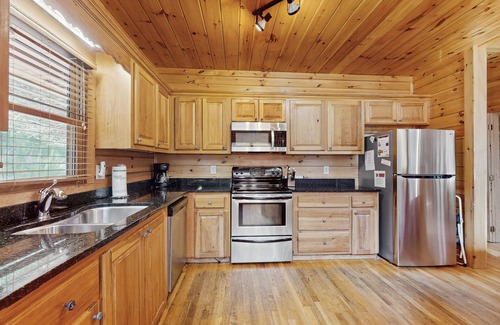 Mineral Bluff Cabin | Beautiful Waterfront cottage w/bar, and river-side deck.