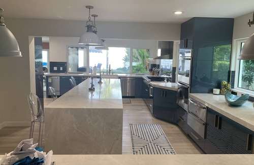 Longboat Key House | Beautiful Waterfront Estate! Private gated property. Deeded beach access.