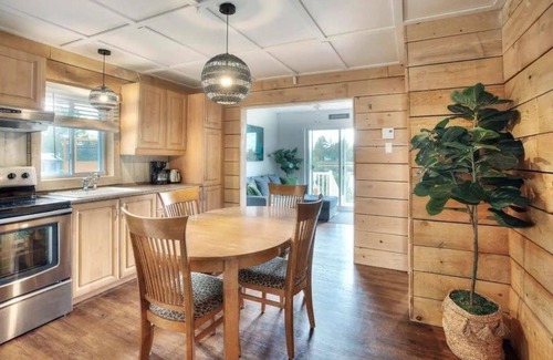 Nominingue Ski Chalet | Beautiful waterfront with beach and spa!
