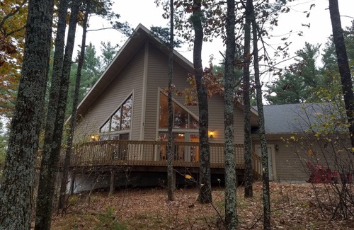 Arkdale Cabin | Beautiful Waterfront Home on Lake Petenwell, close to Wisc Dells and Sand Valley