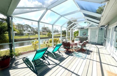 Englewood South House | Beautiful Waterfront Home Less Than 7 mins to Beaches