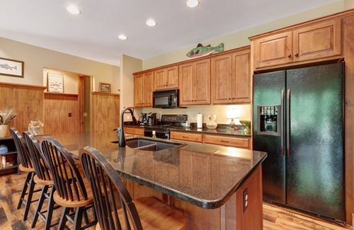 Sylva House | Beautiful, waterfront home w/high ceilings, a full kitchen, & a furnished deck