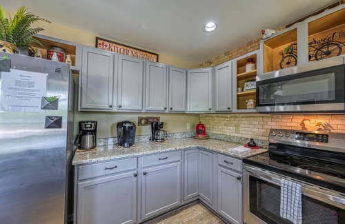 Mineral House | Beautiful waterfront townhouse w/perfect location, fireplace & WiFi