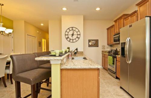 West Kissimmee House | Beautiful Waterfront Townhome Wsplashpool-3024