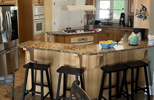 Dadeville House | Beautiful waterfront home with room for 15