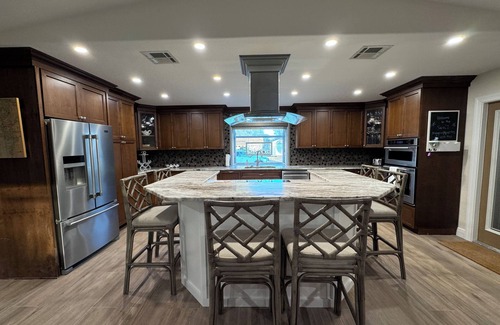 Homosassa House | Beautiful Waterfront Home- large dock, huge patio, very close to the springs!