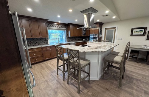 Homosassa House | Beautiful Waterfront Home- large dock, huge patio, very close to the springs!