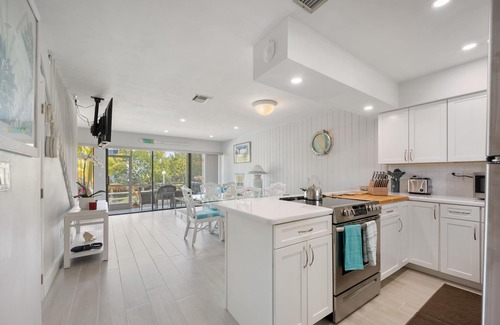 Rock Harbor House | Beautiful Waterfront Townhouse on Saltwater Diving Lagoon - beach, pools, tennis