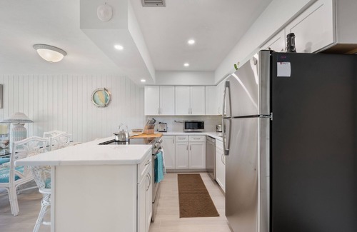 Rock Harbor House | Beautiful Waterfront Townhouse on Saltwater Diving Lagoon - beach, pools, tennis
