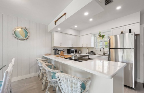 Rock Harbor House | Beautiful Waterfront Townhouse on Saltwater Diving Lagoon - beach, pools, tennis