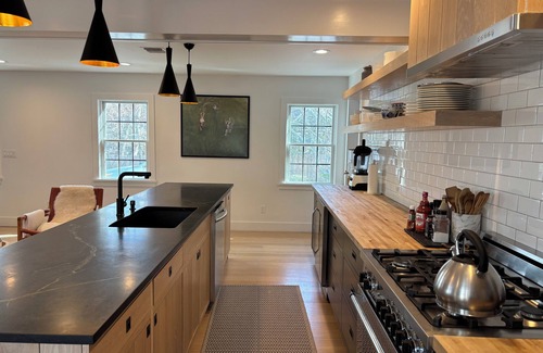 North Sea House | Beautiful Waterviews in Southampton Shores